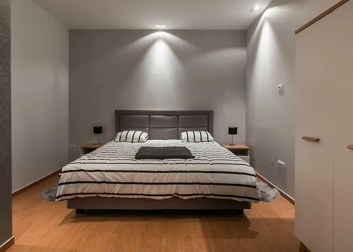 Frankie's Place * زاتون