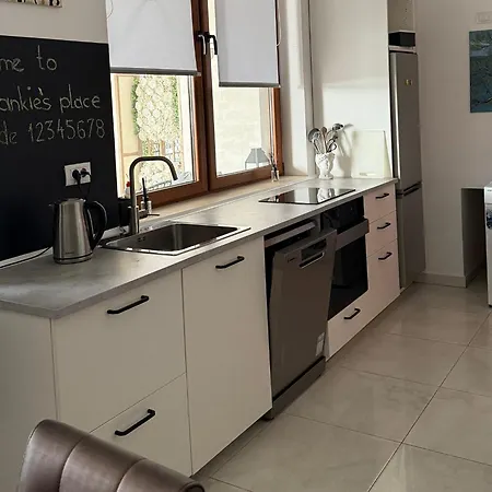 Frankie's Place Apartman *